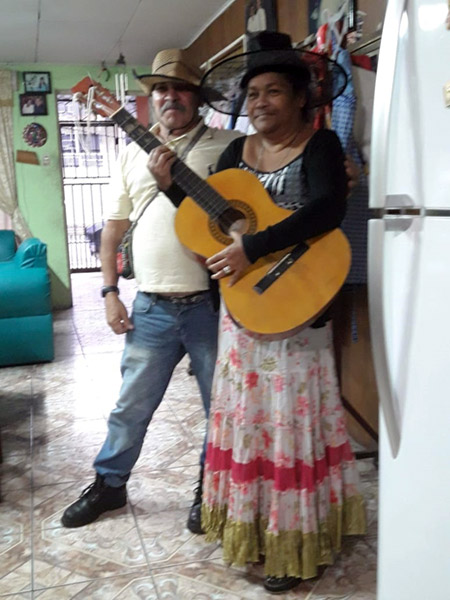 Nydia y su esposo Carlos amaban la música.