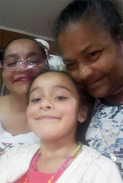 Nydia con su hija Rosa y su nieta Angelli, ésta última también, a su corta edad, amaba cuidar de su abuela.